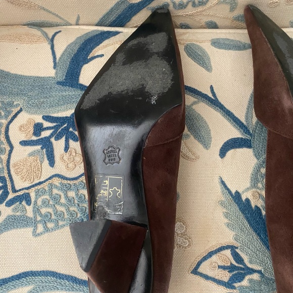 Vintage Robert Clergerie Brown Suede kitten Heels.  Size 9 - Picture 11 of 11